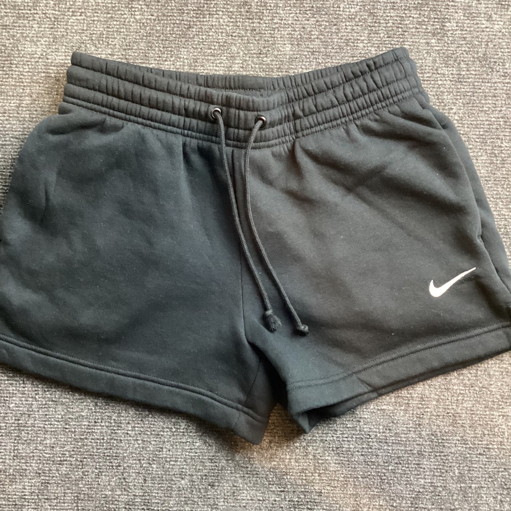 Nike Sportswear Essential Women Black Fleece Shorts Small Swoosh Logo 206